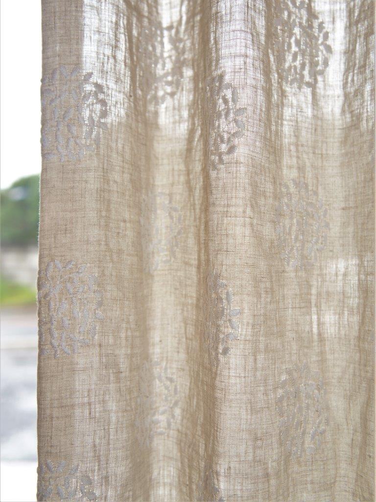 サークル状の植物モチーフの刺繍柄リネンカーテン