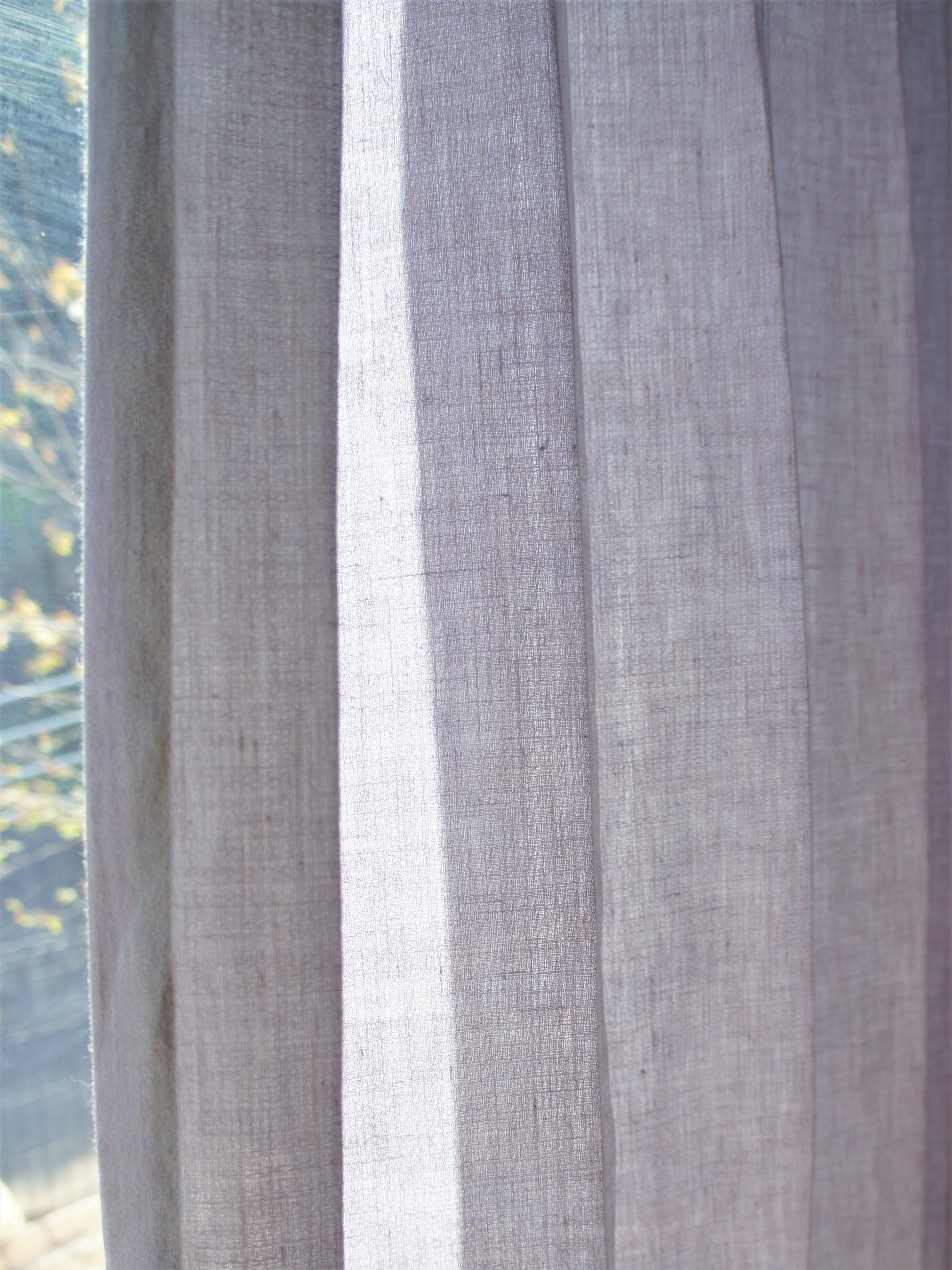 立体感のある梨地織りリネンカーテン写真2